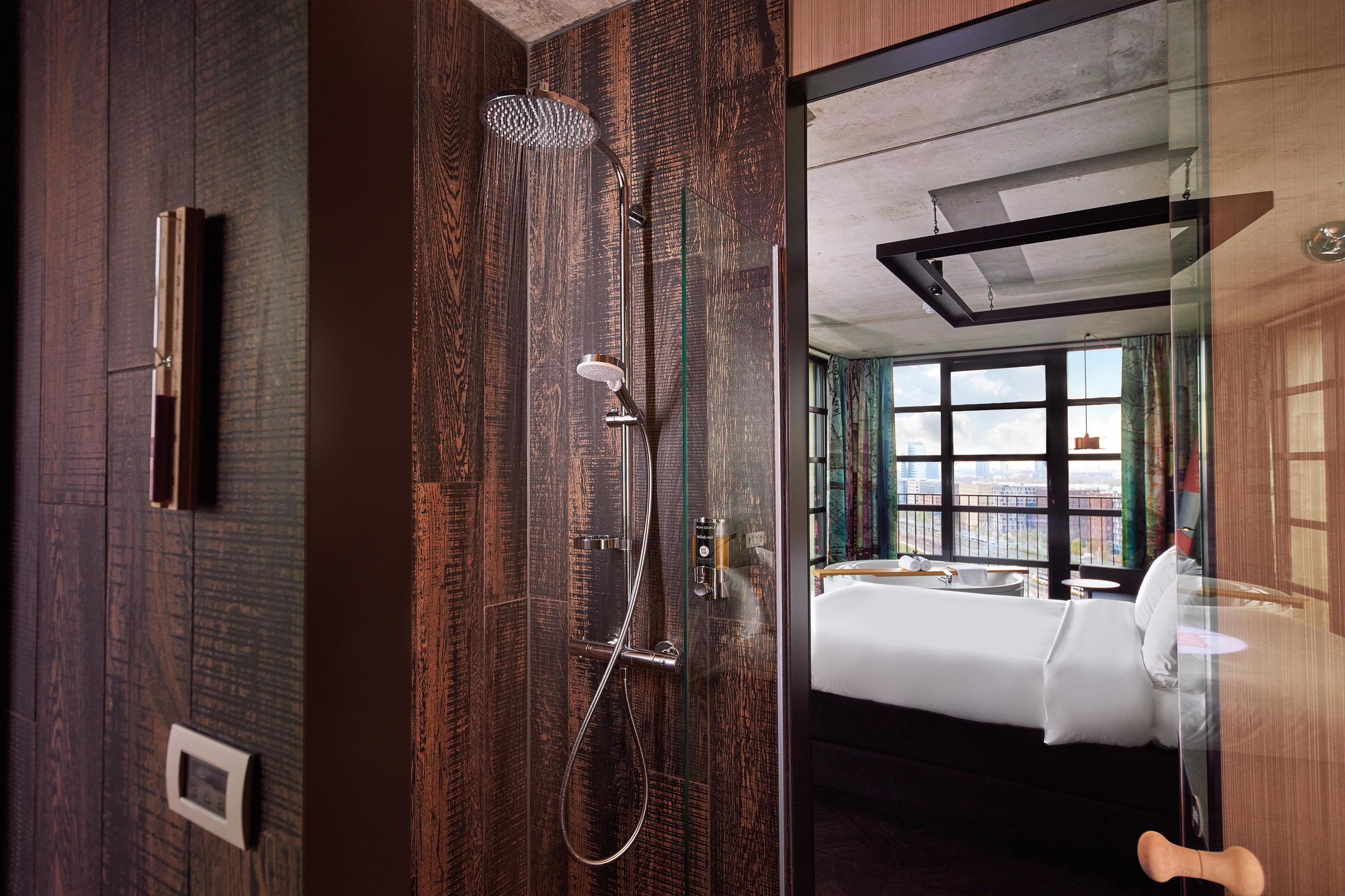 Inntel Hotels Amsterdam Landmark 外观 照片 Shower in a room at the hotel