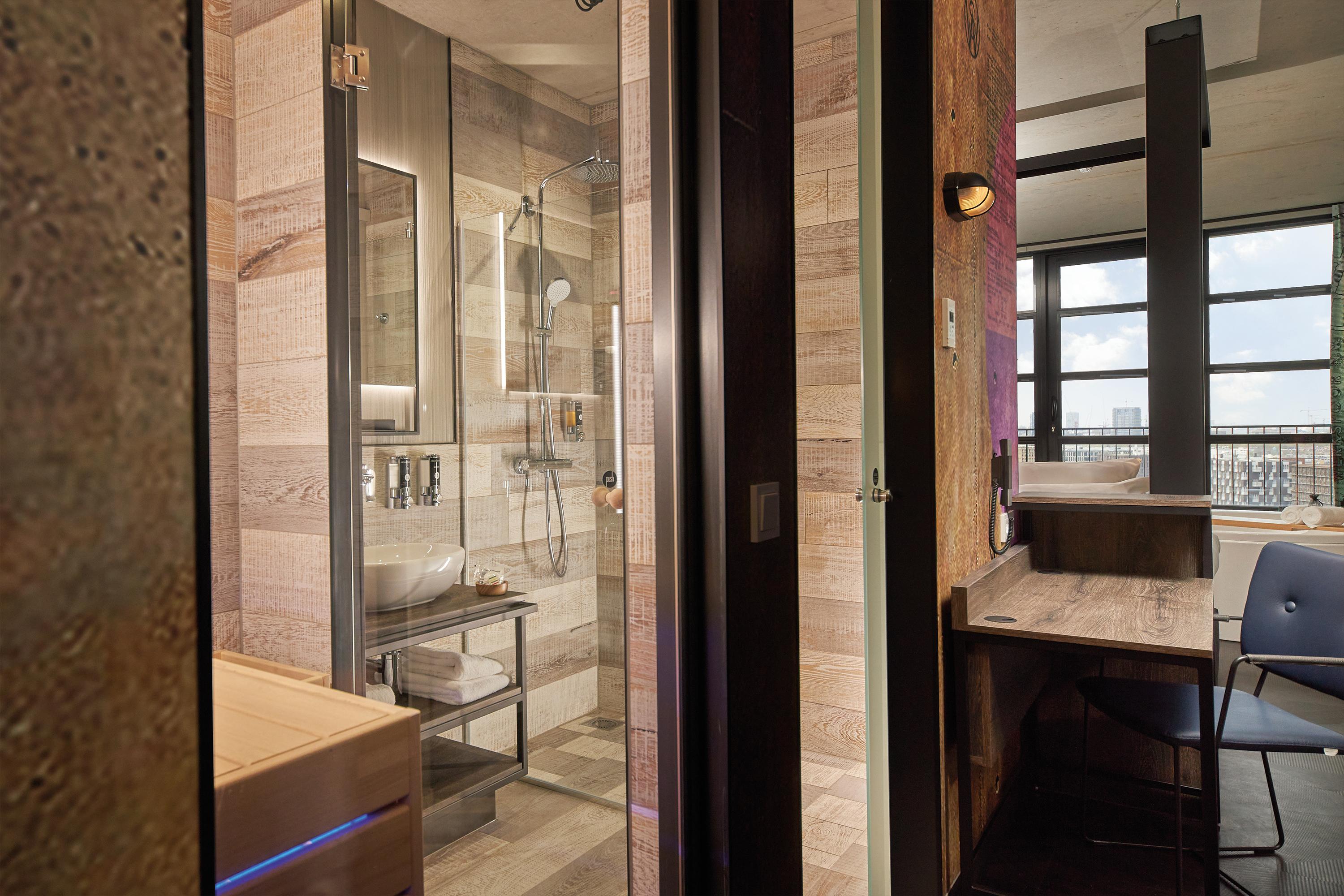 Inntel Hotels Amsterdam Landmark 外观 照片 Shower room in a room of the hotel