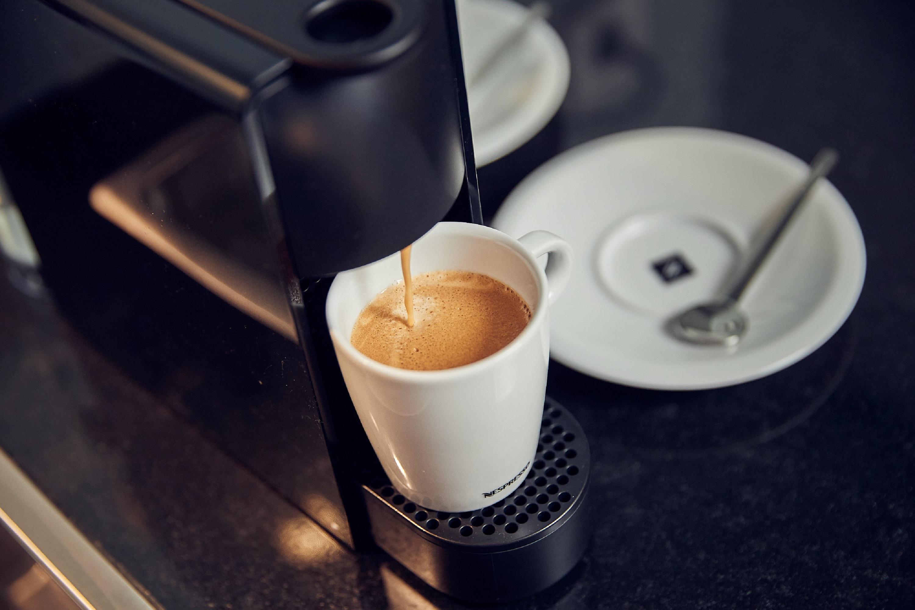 Inntel Hotels Amsterdam Landmark 外观 照片 A Nespresso coffee machine